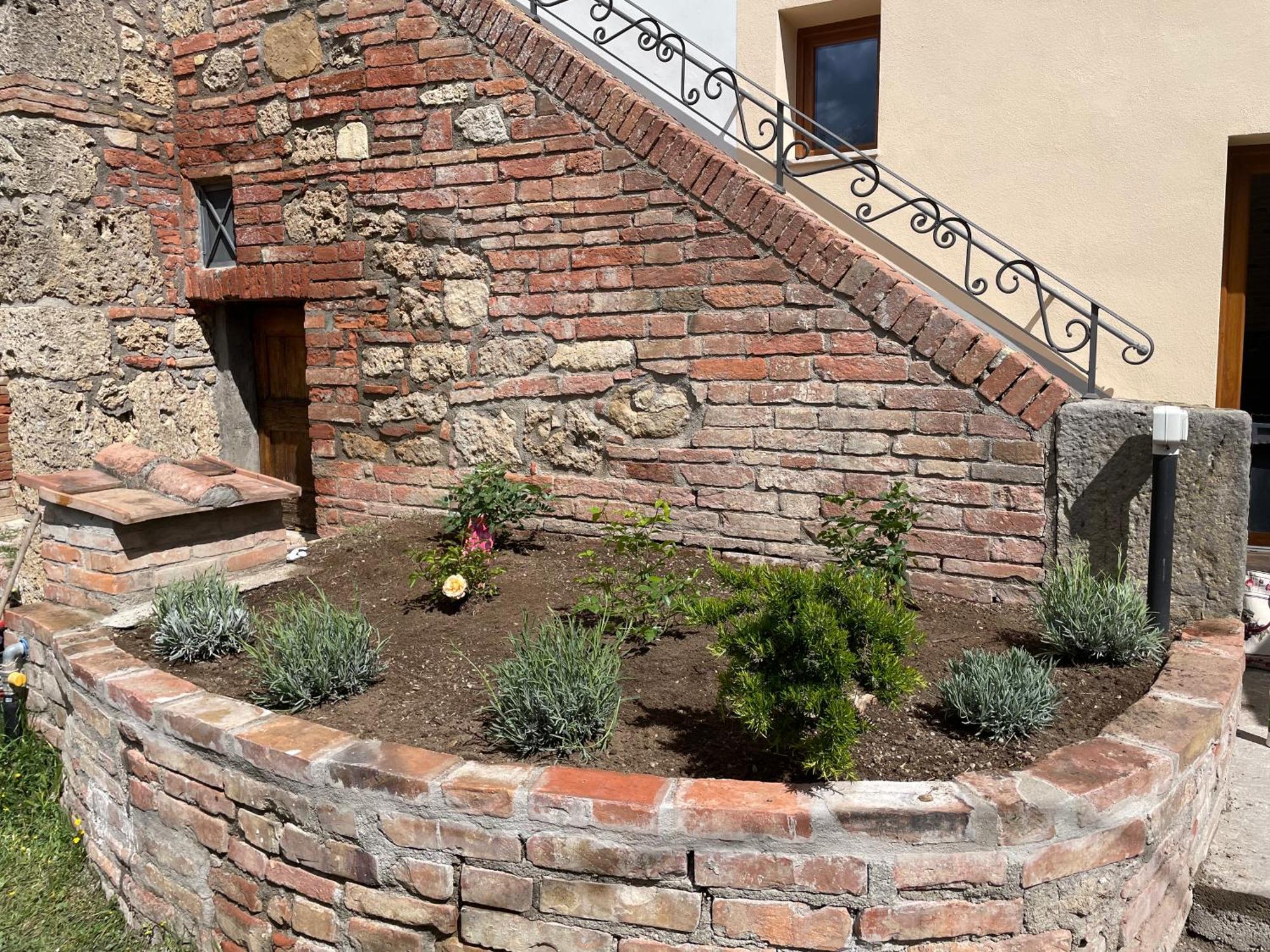 Montevenere 83 *